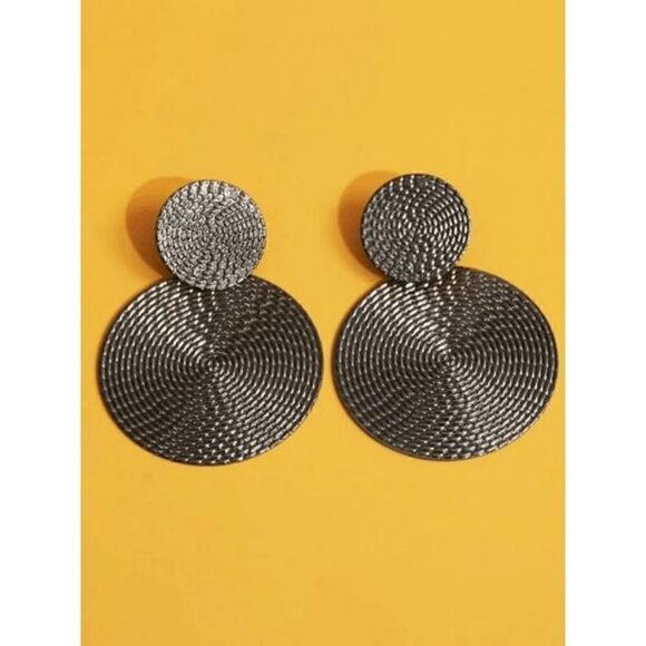 GUN BLACK TEXTURED ROUND GEOMETRIC DANGLE EARRINGS - Picture 1 of 4